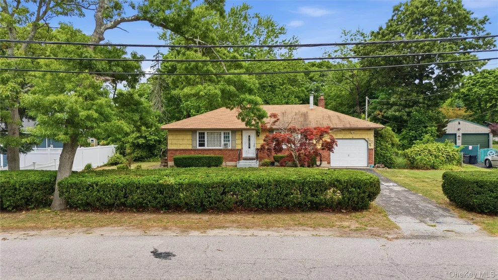 Unit for sale at 385 Manhattan Boulevard, Islip, NY 11752