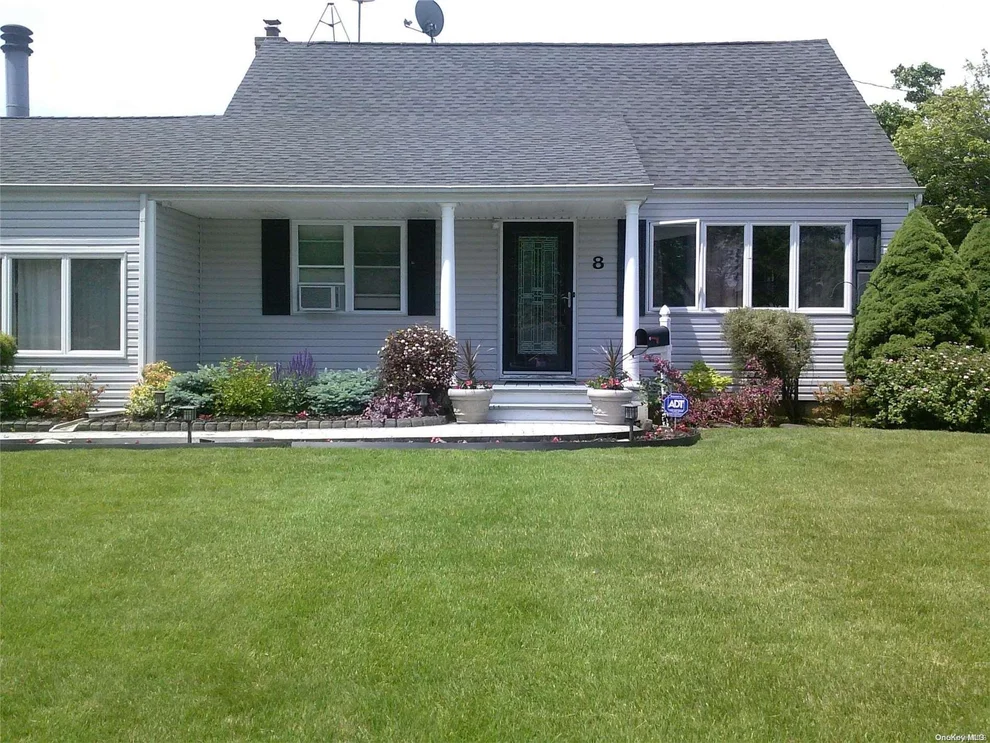 Unit for sale at 8 Deer Lake Drive, Babylon, NY 11703