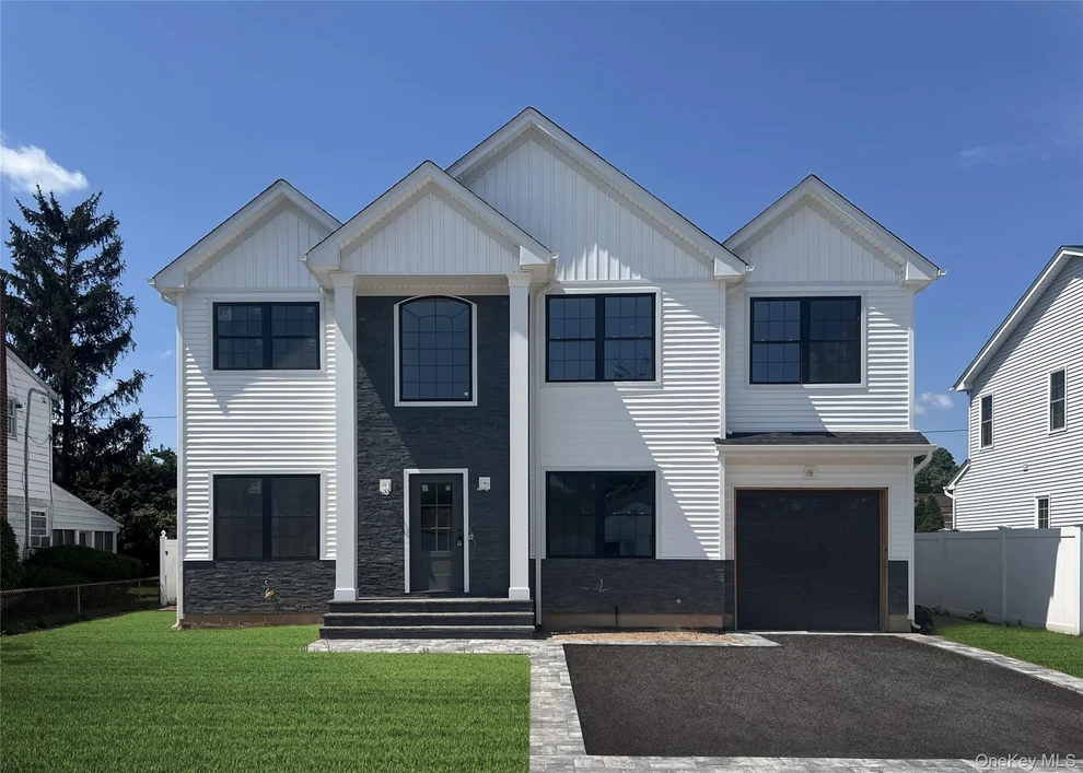 Unit for sale at 48 Knickerbocker Road E, Oyster Bay, NY 11803
