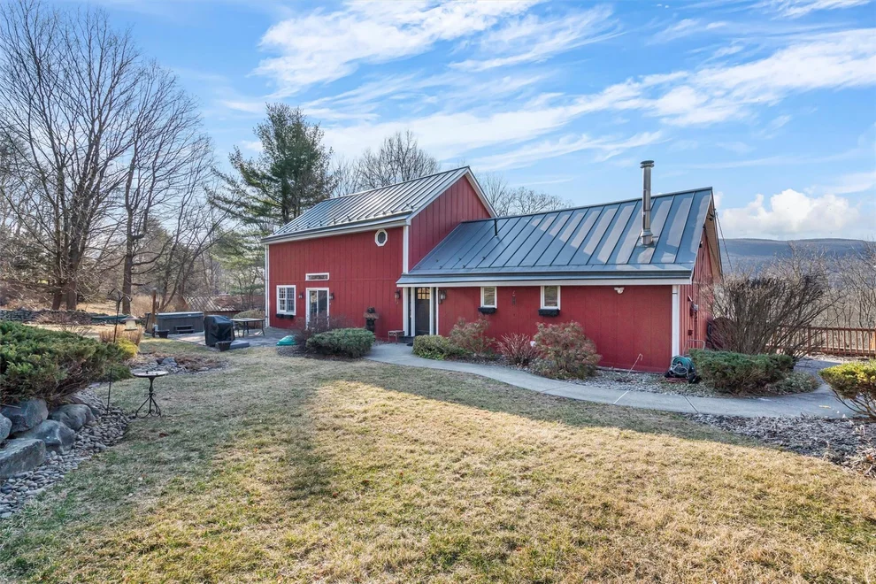 Unit for sale at 8 Lakeview Trail, Cornwall, NY 12577