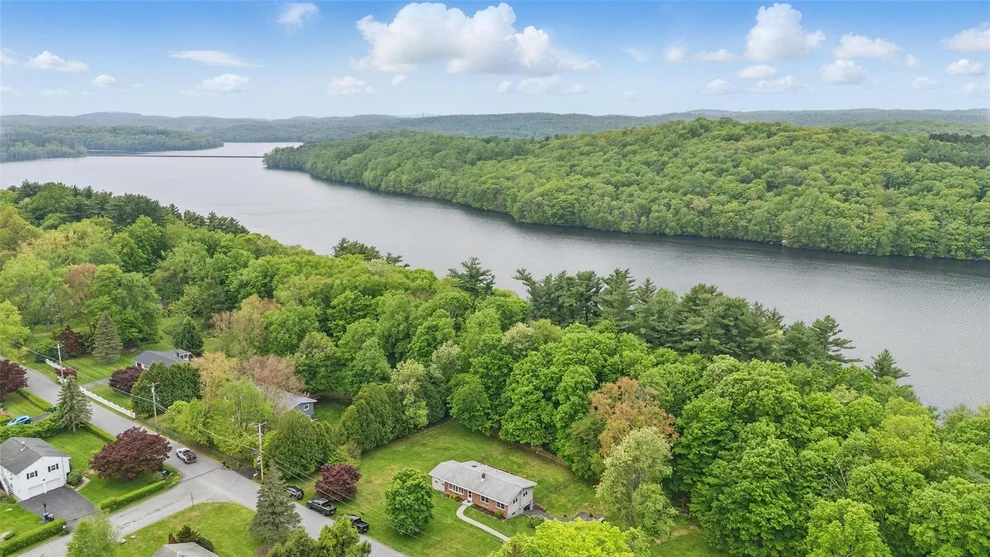 Unit for sale at 167 Dykeman Road, Kent, NY 10512