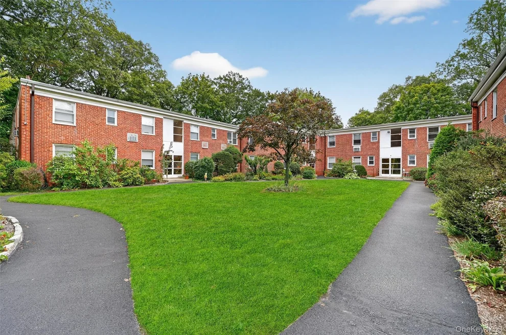 Unit for sale at 8 Wildwood Road, Greenburgh, NY 10530