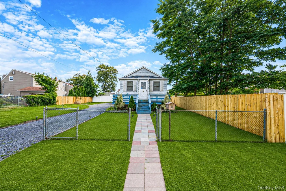 Unit for sale at 16 Elwin Place, Babylon, NY 11726
