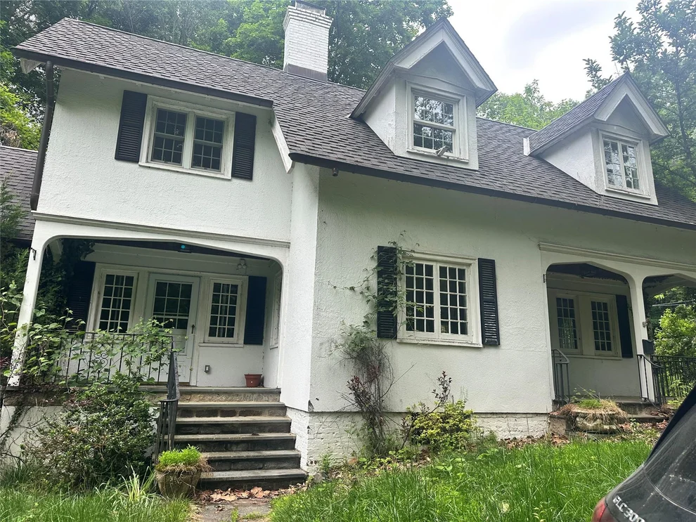 Unit for sale at 40 S Broadway, Greenburgh, NY 10533