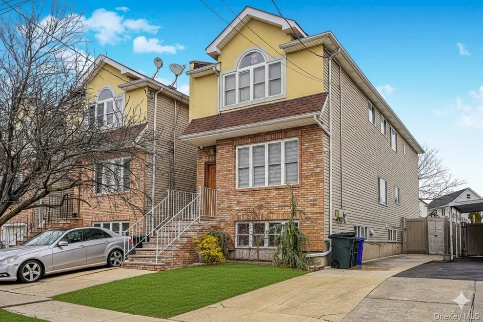 Unit for sale at 49 Llewellyn Place, New York, NY 10310