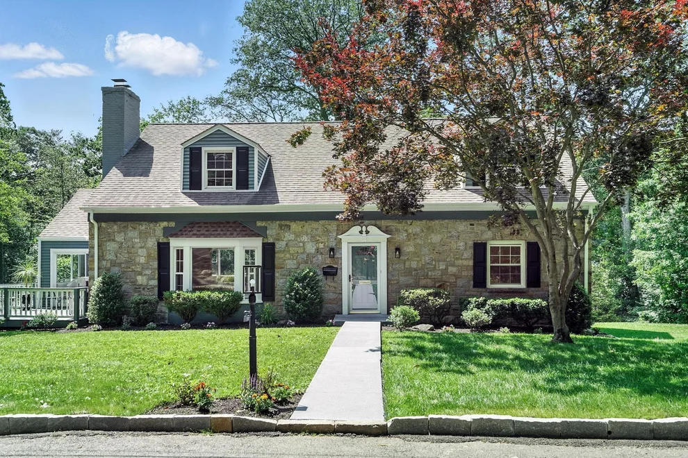 Unit for sale at 3 Medford Lane, Greenburgh, NY 10583