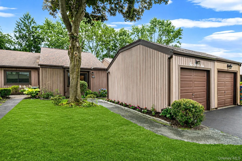 Unit for sale at 194 Strathmore Gate Drive, Brookhaven, NY 11790