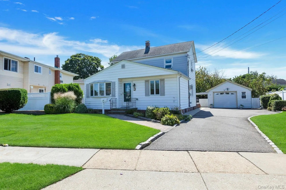 Unit for sale at 59 11th Street, Oyster Bay, NY 11801