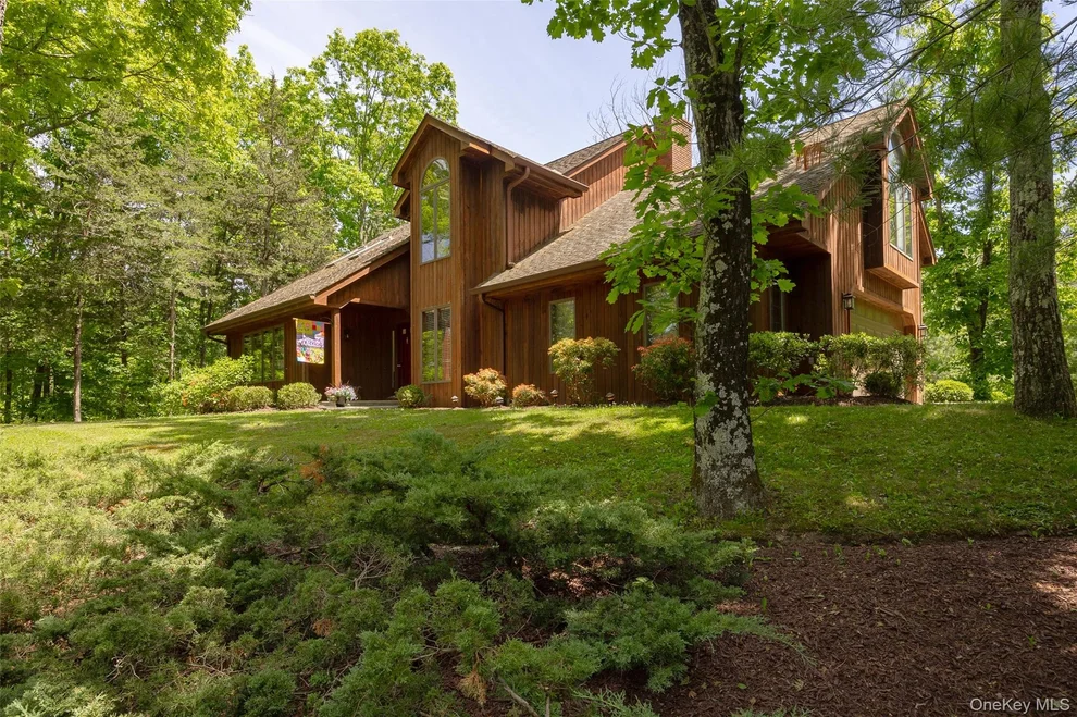 Unit for sale at 44 Eleanor Drive, Pleasant Valley, NY 12578