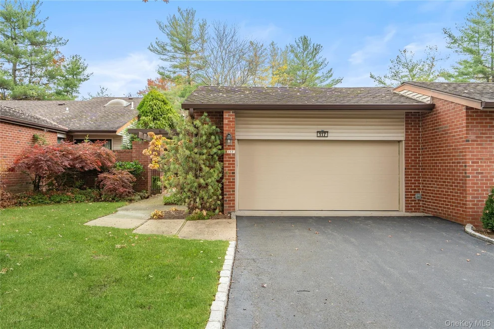 Unit for sale at 117 Eagles Crescent, North Hempstead, NY 11030