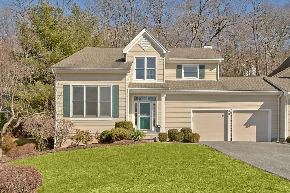 Unit for sale at 40 Weavers Hill, New Castle, NY 10549