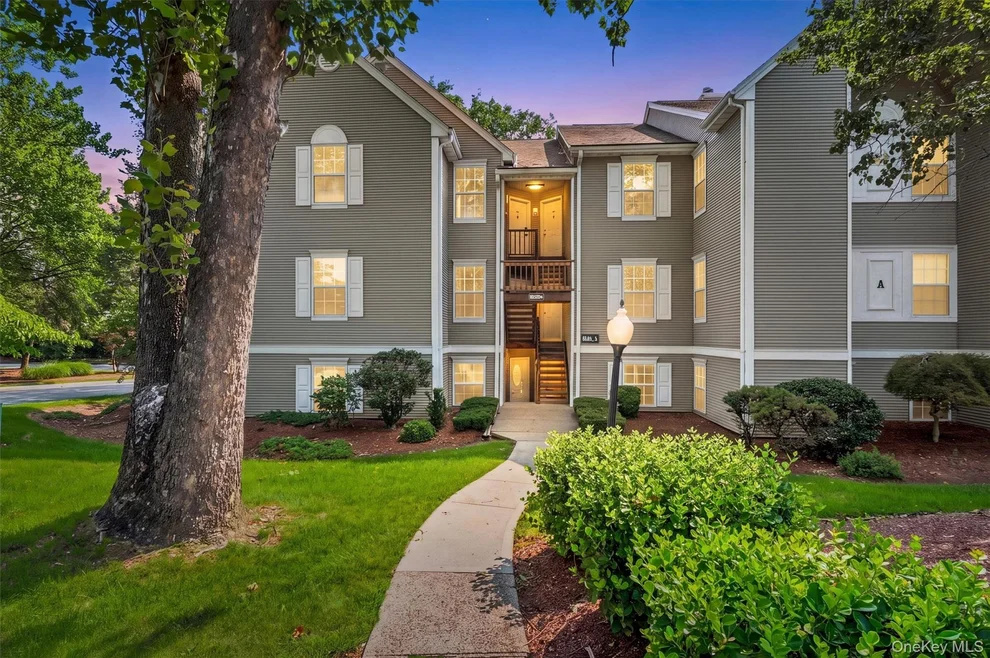 Unit for sale at 1002 Washington Green, New Windsor, NY 12553