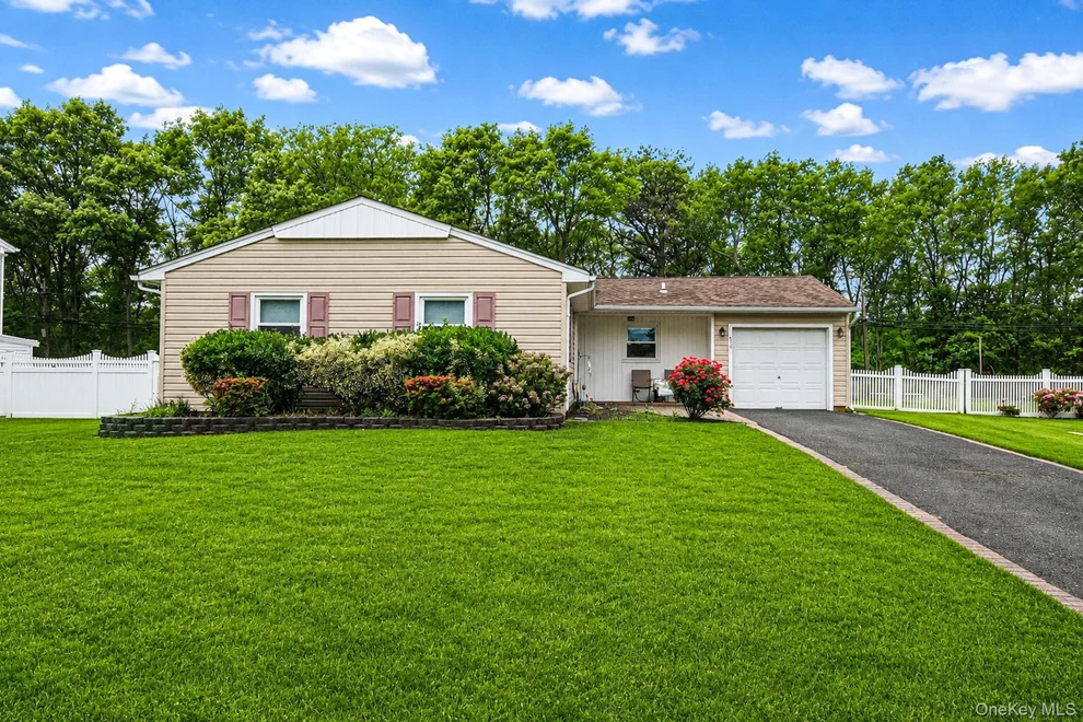 Unit for sale at 154 Spiral Road, Brookhaven, NY 11742