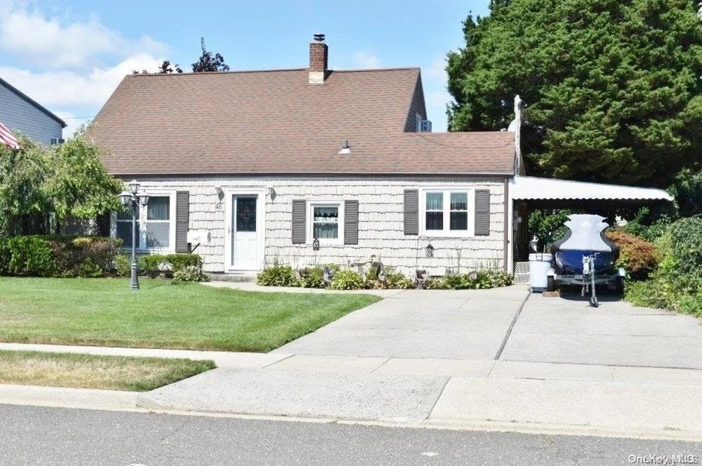 Unit for sale at 48 Elmtree Lane, Hempstead, NY 11756