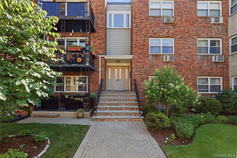Unit for sale at 152 B N Broadway, White Plains, NY 10603