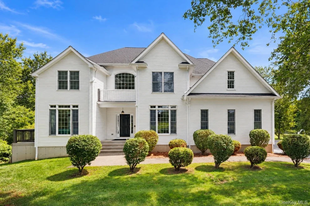 Unit for sale at 26 Mill Farm Lane, Southeast, NY 10509