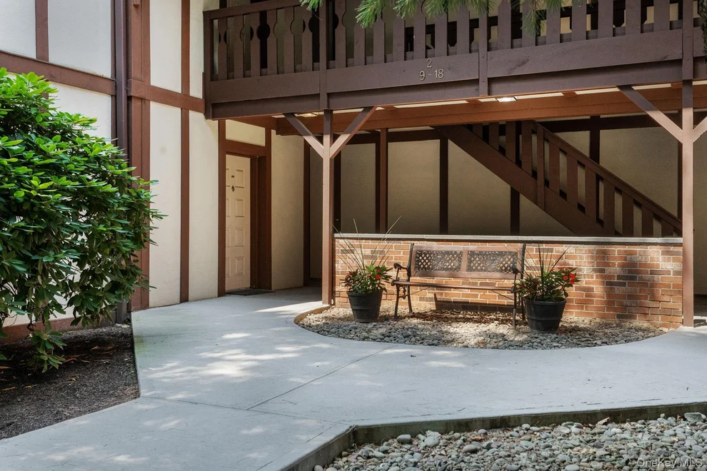 Unit for sale at 9 Foxwood Circle, Mount Kisco, NY 10549