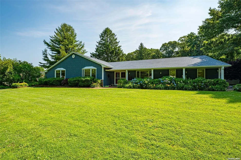 Unit for sale at 7 Somner Drive, Huntington, NY 11746