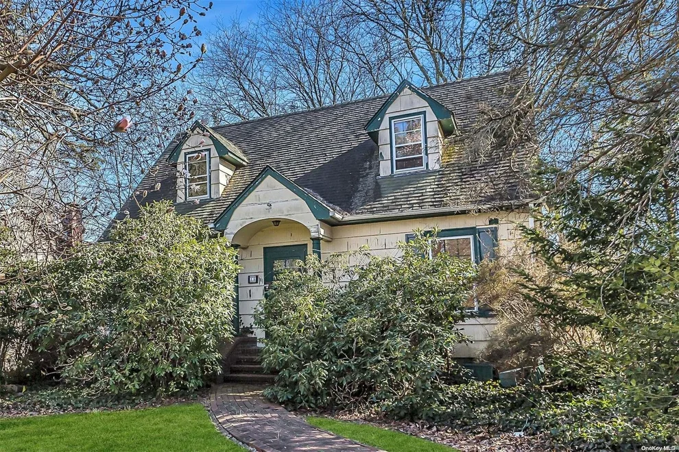 Unit for sale at 16 Old Northport Road, Huntington, NY 11743