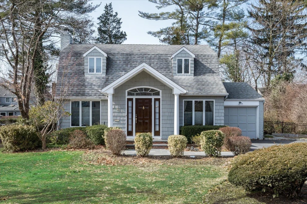 Unit for sale at 95 Oakdale, North Hempstead, NY 11577
