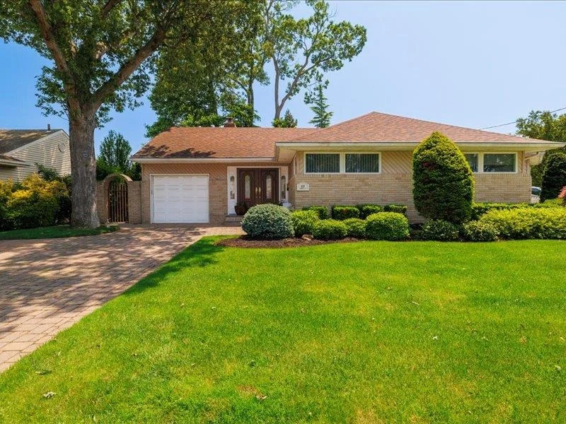Unit for sale at 12 Marshall Street, Hempstead, NY 11572
