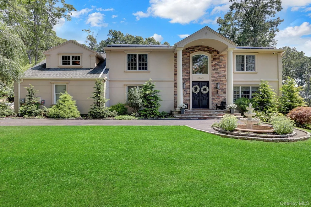 Unit for sale at 4 Jason Court, Huntington, NY 11746