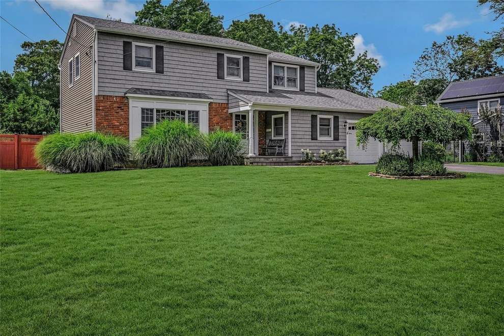 Unit for sale at 5 Whitman Court, Huntington, NY 11743