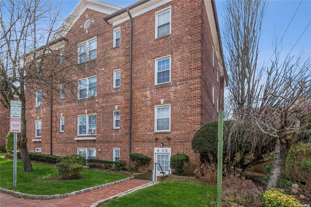 Unit for sale at 8 Welwyn Road, North Hempstead, NY 11021