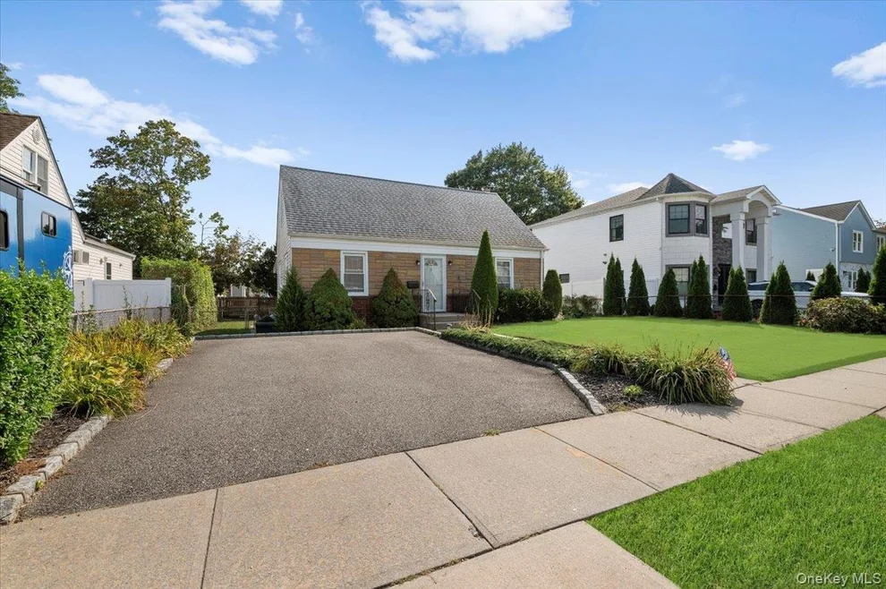 Unit for sale at 5 Totten Street, Oyster Bay, NY 11714
