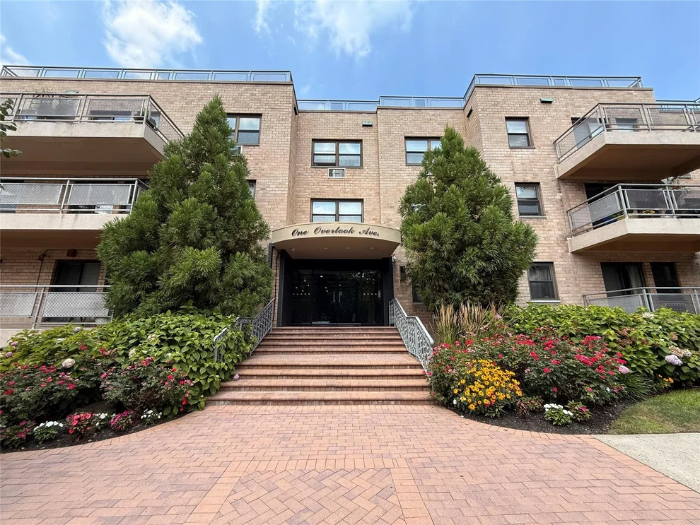 Unit for sale at 1 overlook Avenue, North Hempstead, NY 11021