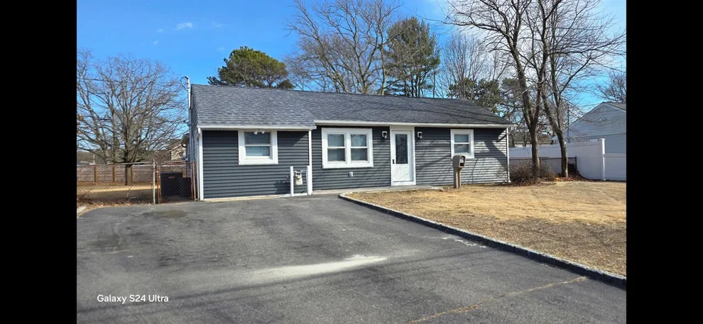 Unit for sale at 904 Bay Shore Avenue, Islip, NY 11795
