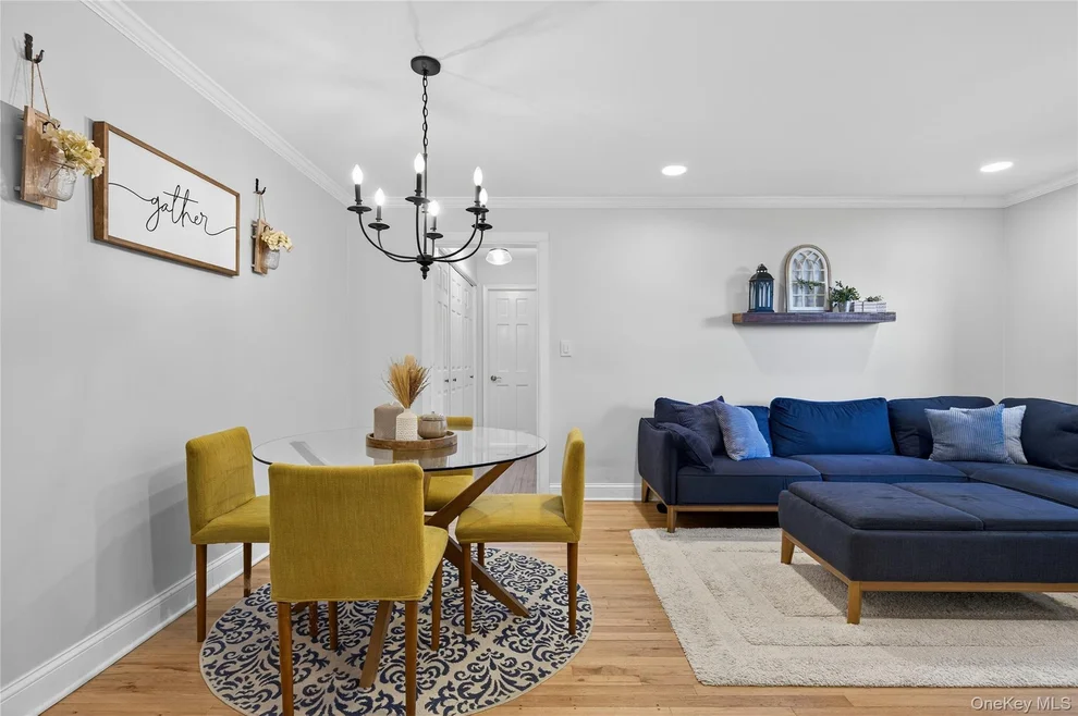 Unit for sale at 8 Terrace Circle, North Hempstead, NY 11021