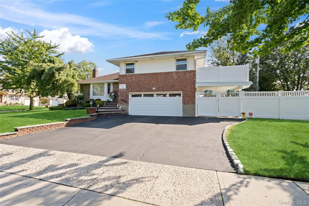 Unit for sale at 2 Martin Place, Oyster Bay, NY 11791