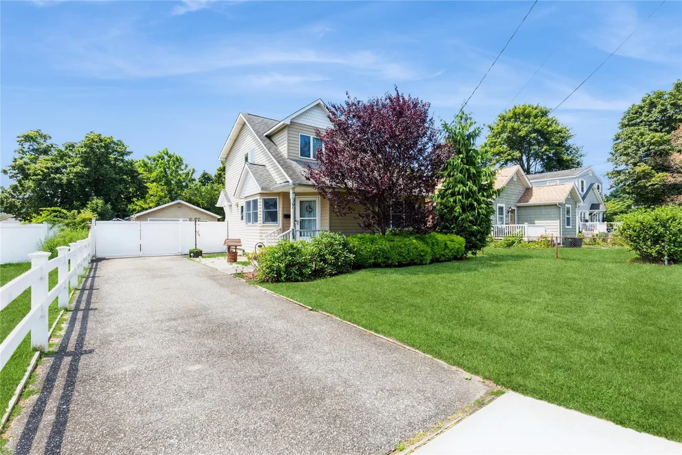 Unit for sale at 160 Washington Avenue, Brookhaven, NY 11772