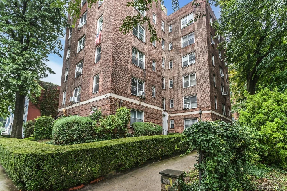 Unit for sale at 2600 Henry Hudson Parkway E, New York, NY 10463