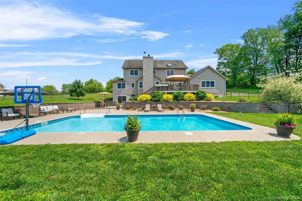 Unit for sale at 17 Jackson Lane, Hamptonburgh, NY 10916