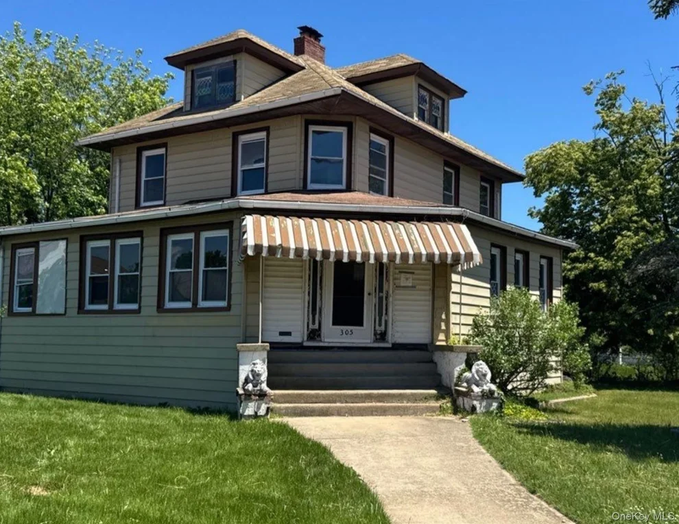 Unit for sale at 305 Roosevelt Avenue, Hempstead, NY 11520