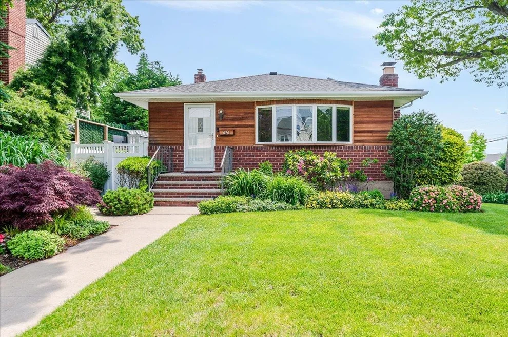 Unit for sale at 676 Central Avenue, Oyster Bay, NY 11758