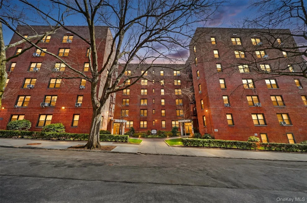 Unit for sale at 2 Windsor Terrace, White Plains, NY 10601