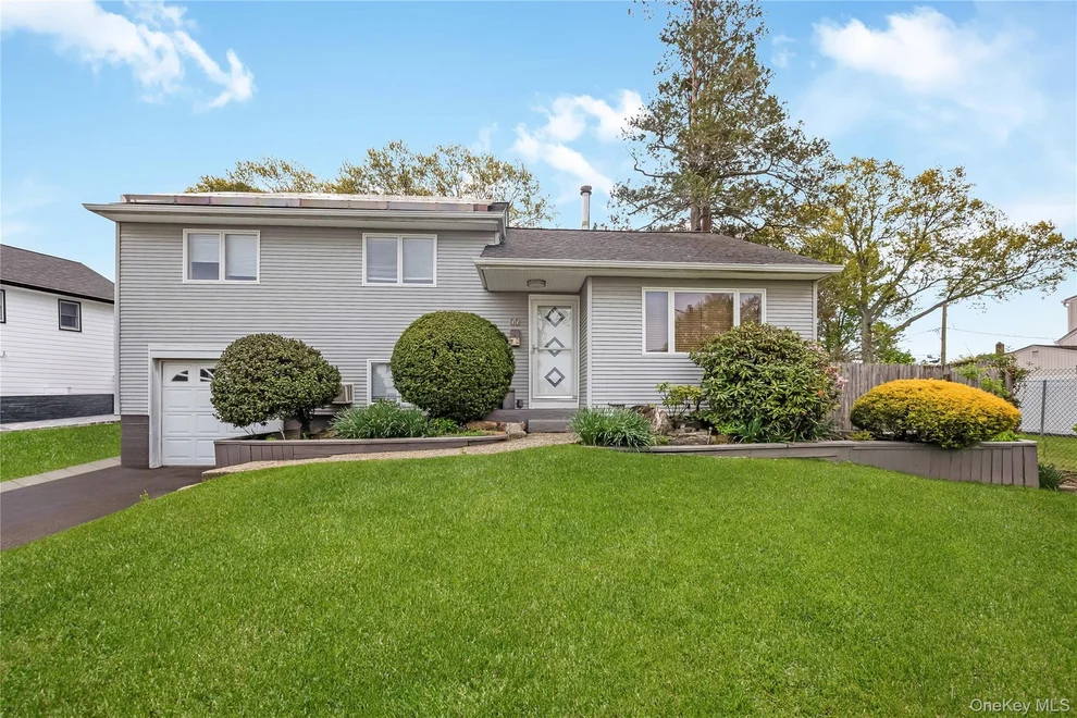 Unit for sale at 55 Amherst Drive, Oyster Bay, NY 11758