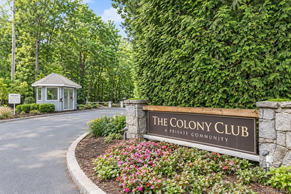 Unit for sale at 6 Gerriet Court, Huntington, NY 11768