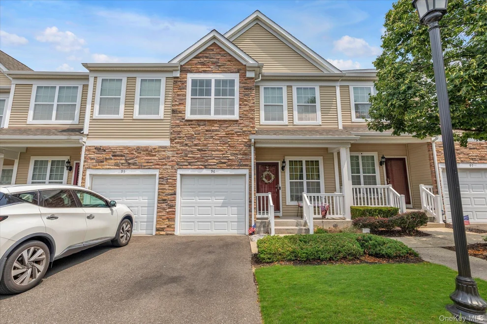 Unit for sale at 96 Paget Lane, Oyster Bay, NY 11758