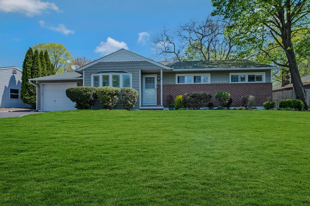Unit for sale at 3 Kerry Avenue, Huntington, NY 11743