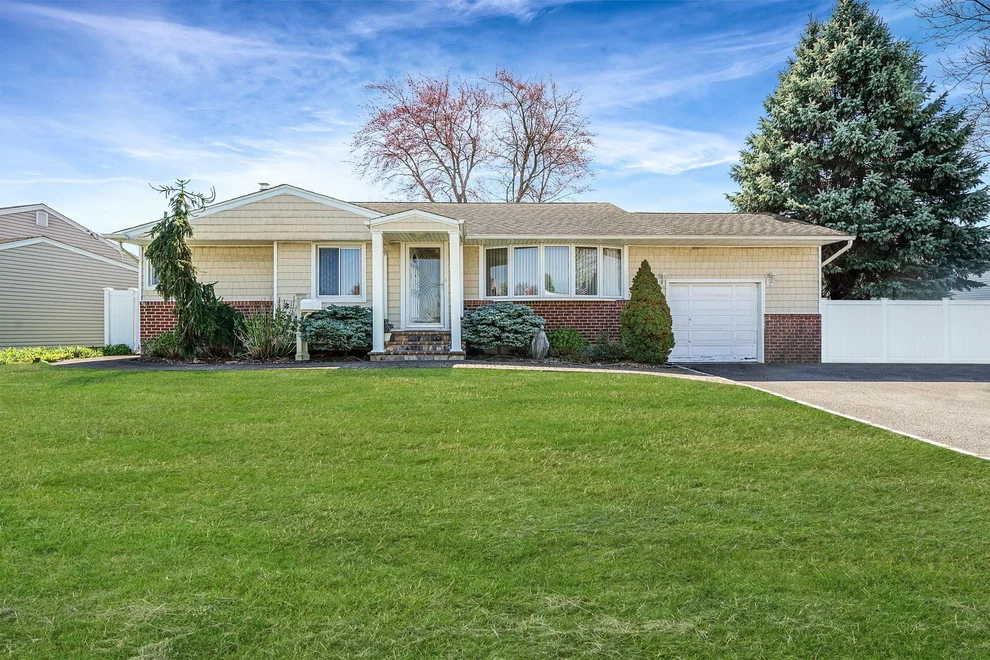 Unit for sale at 18 Haverford Road, Oyster Bay, NY 11801