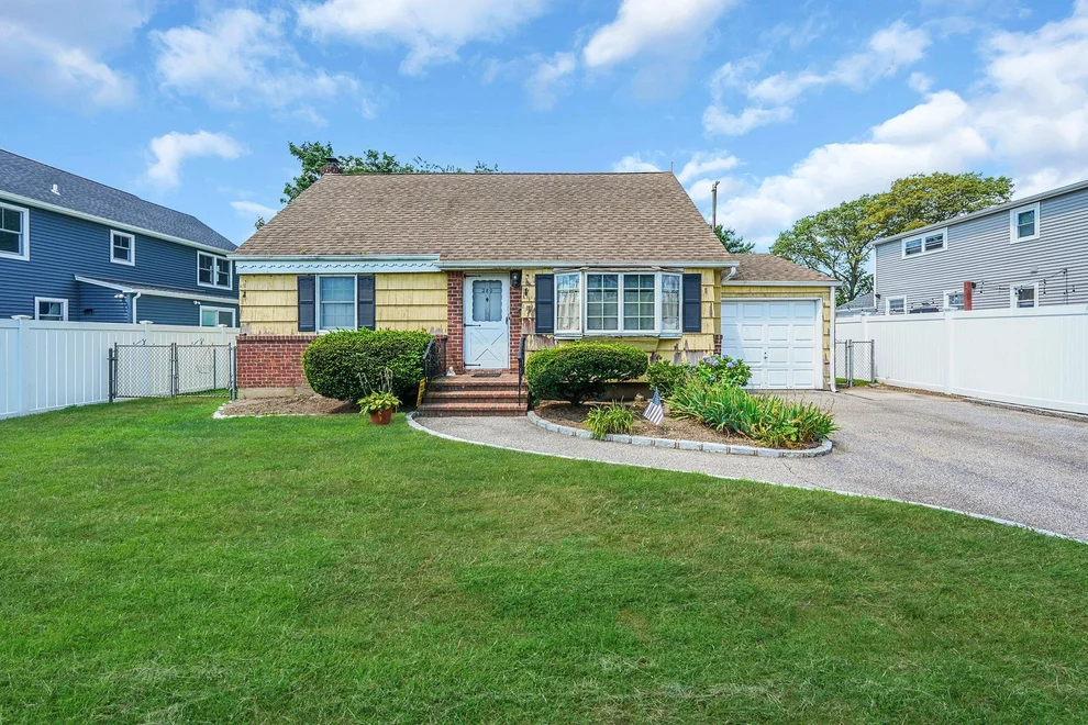 Unit for sale at 280 Carol Drive, Oyster Bay, NY 11762