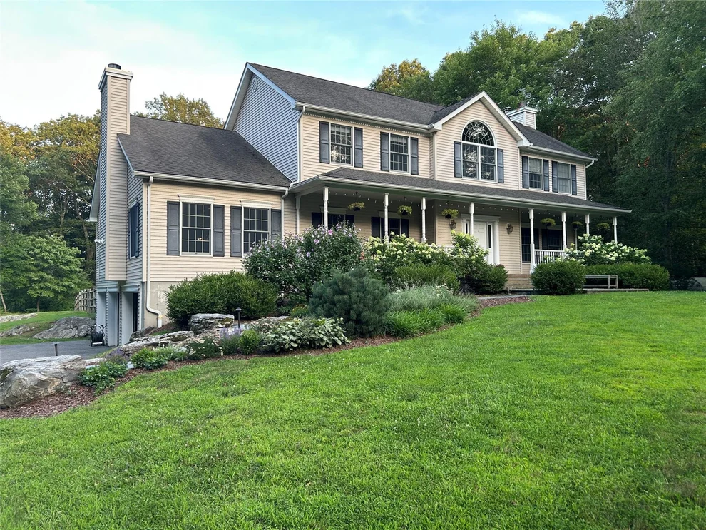 Unit for sale at 13 Laurie Lane, Lewisboro, NY 10590