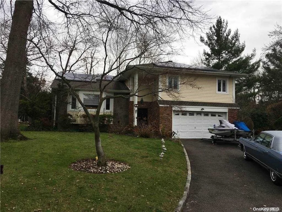 Unit for sale at 4 Imperial Court, North Hempstead, NY 11023