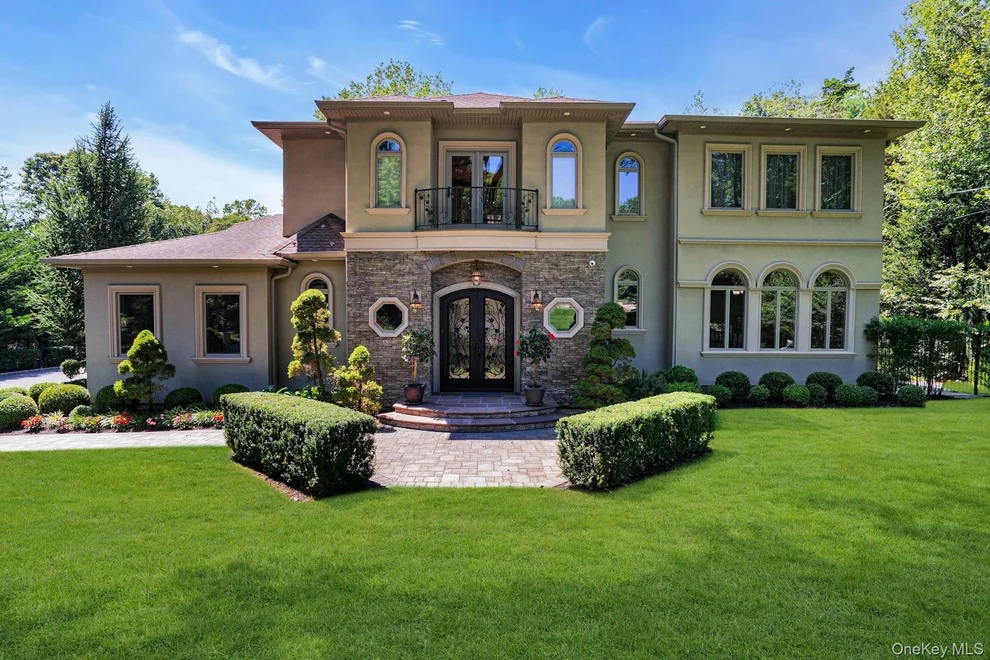Unit for sale at 12 Redwood Drive, Huntington, NY 11746