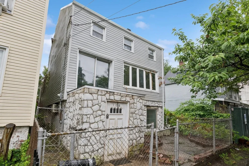 Unit for sale at 106 Montgomery Avenue, New York, NY 10301