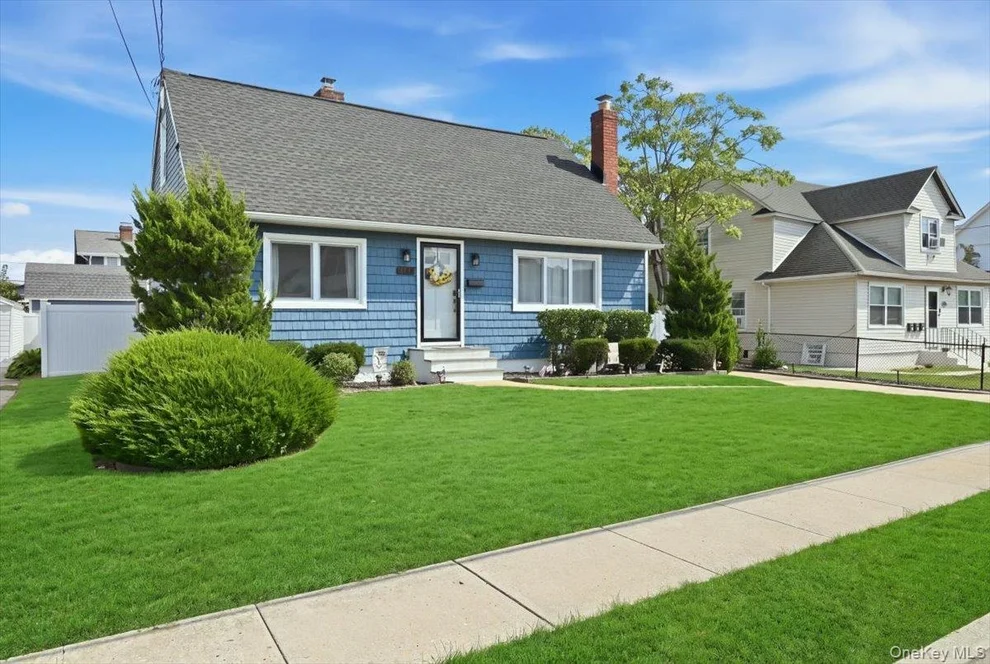 Unit for sale at 293 Roosevelt Avenue, Hempstead, NY 11520